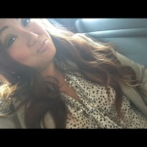 Meet your posher! Adahlia 🌸